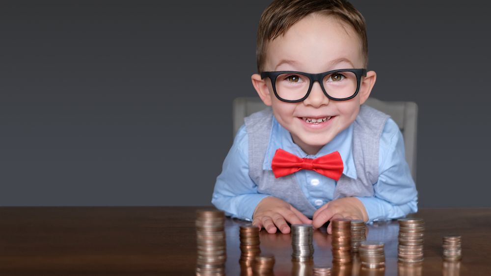 Economii pentru copii: Ce bănci oferă cele mai avantajoase produse de economisire pentru copii
