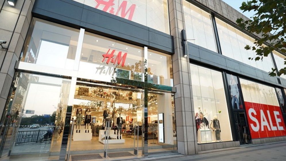 H&M ÎNCHIDE 350 de magazine anul acesta, în toată lumea