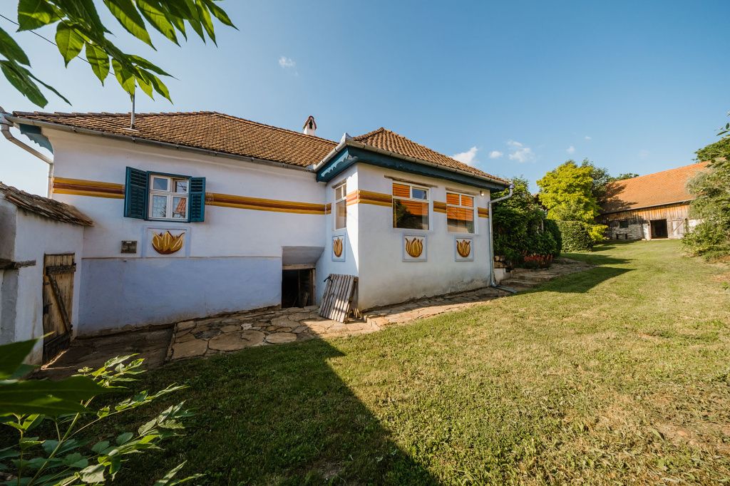 Ansamblu de case tradiționale, scos la vânzare lângă Viscri, satul în care are case regele Char - Imagine 9