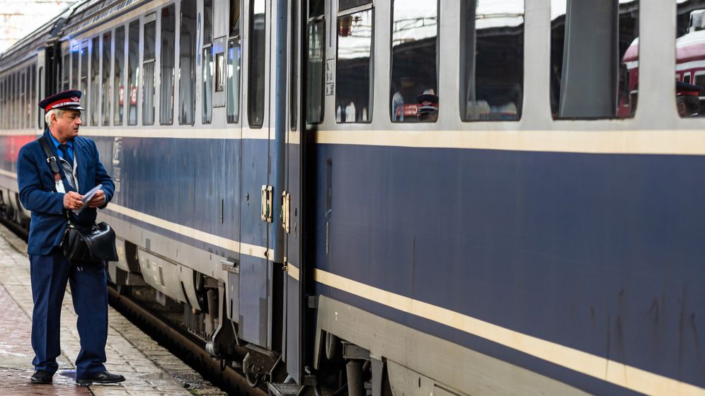 CFR, despre căldura din trenuri: Instalaţiile de climatizare din trenuri ar putea să funcţioneze fără a mai asigura răcirea în parametri normali