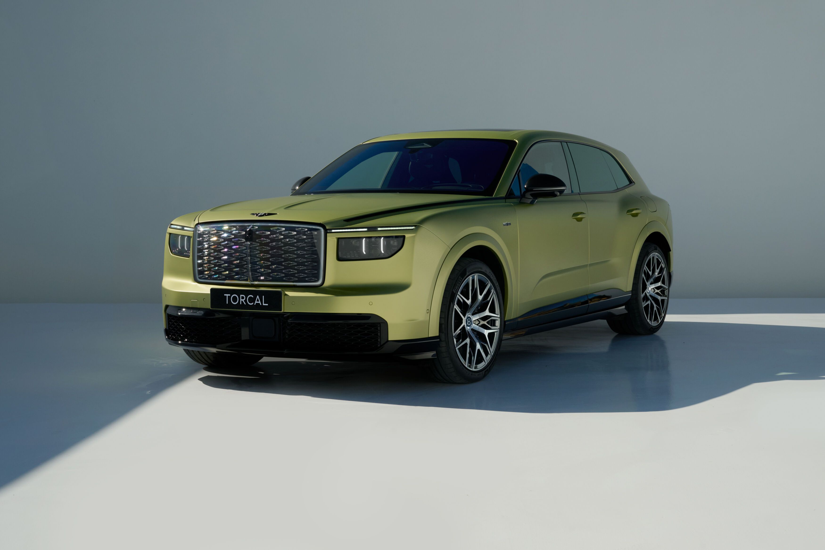 FOTO | Bentley intră în arena electrică cu Torcal, un super-SUV care rivalizează cu Range Rover Electric - Poza 7