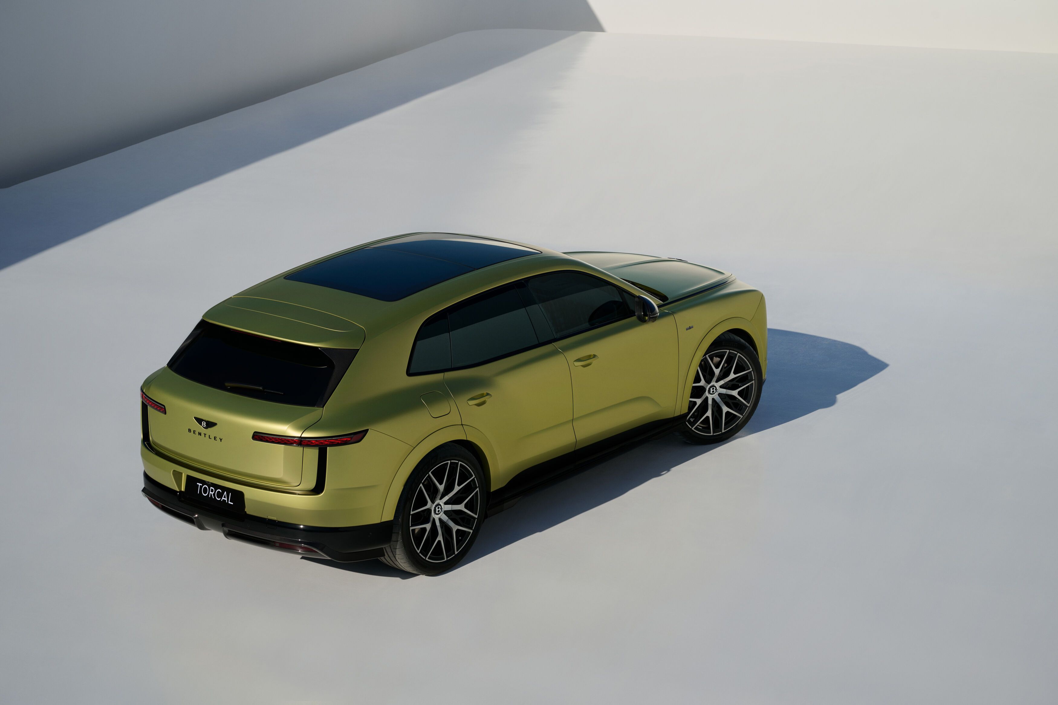 FOTO | Bentley intră în arena electrică cu Torcal, un super-SUV care rivalizează cu Range Rover Electric - Poza 9