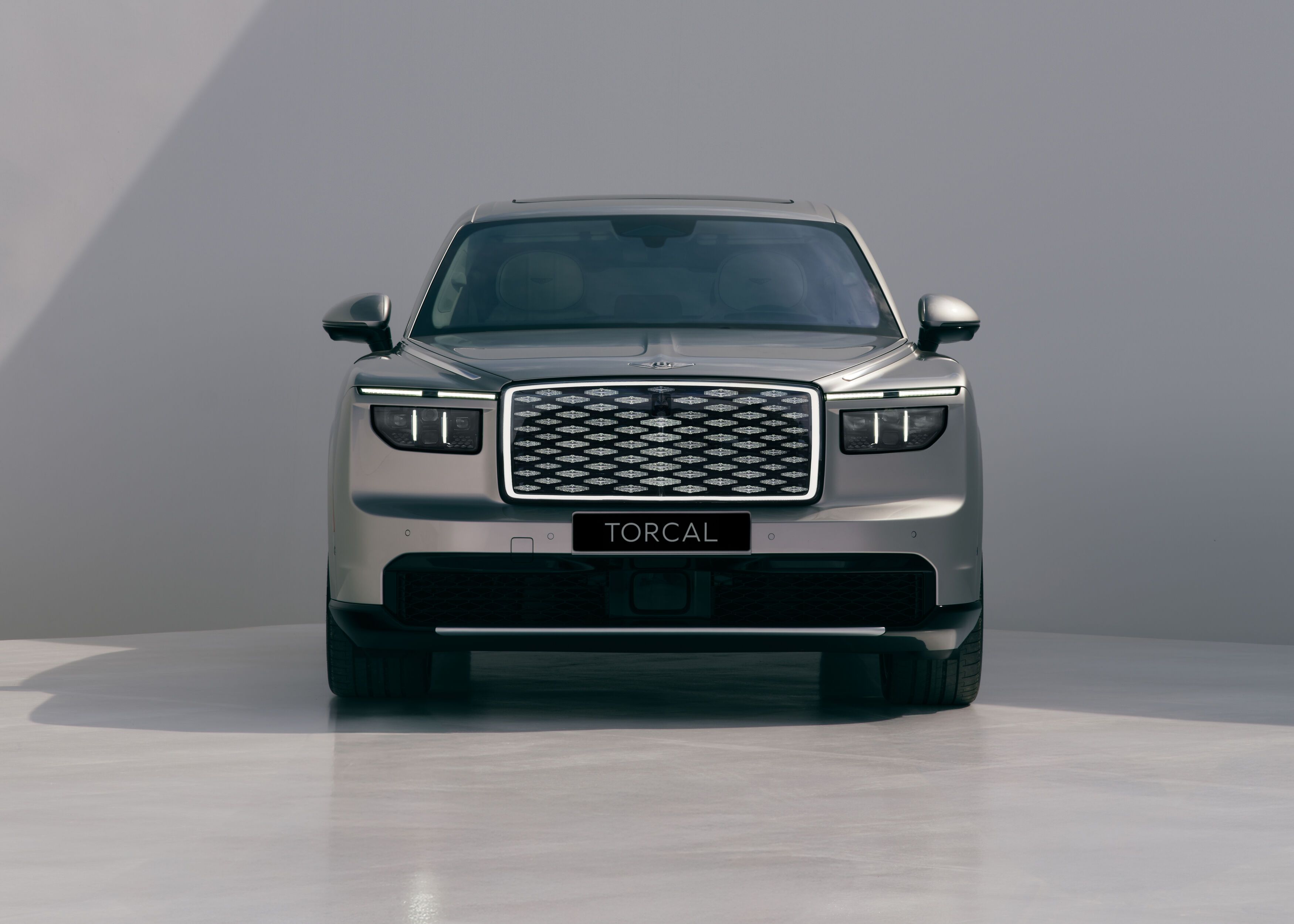 FOTO | Bentley intră în arena electrică cu Torcal, un super-SUV care rivalizează cu Range Rover Electric - Poza 3