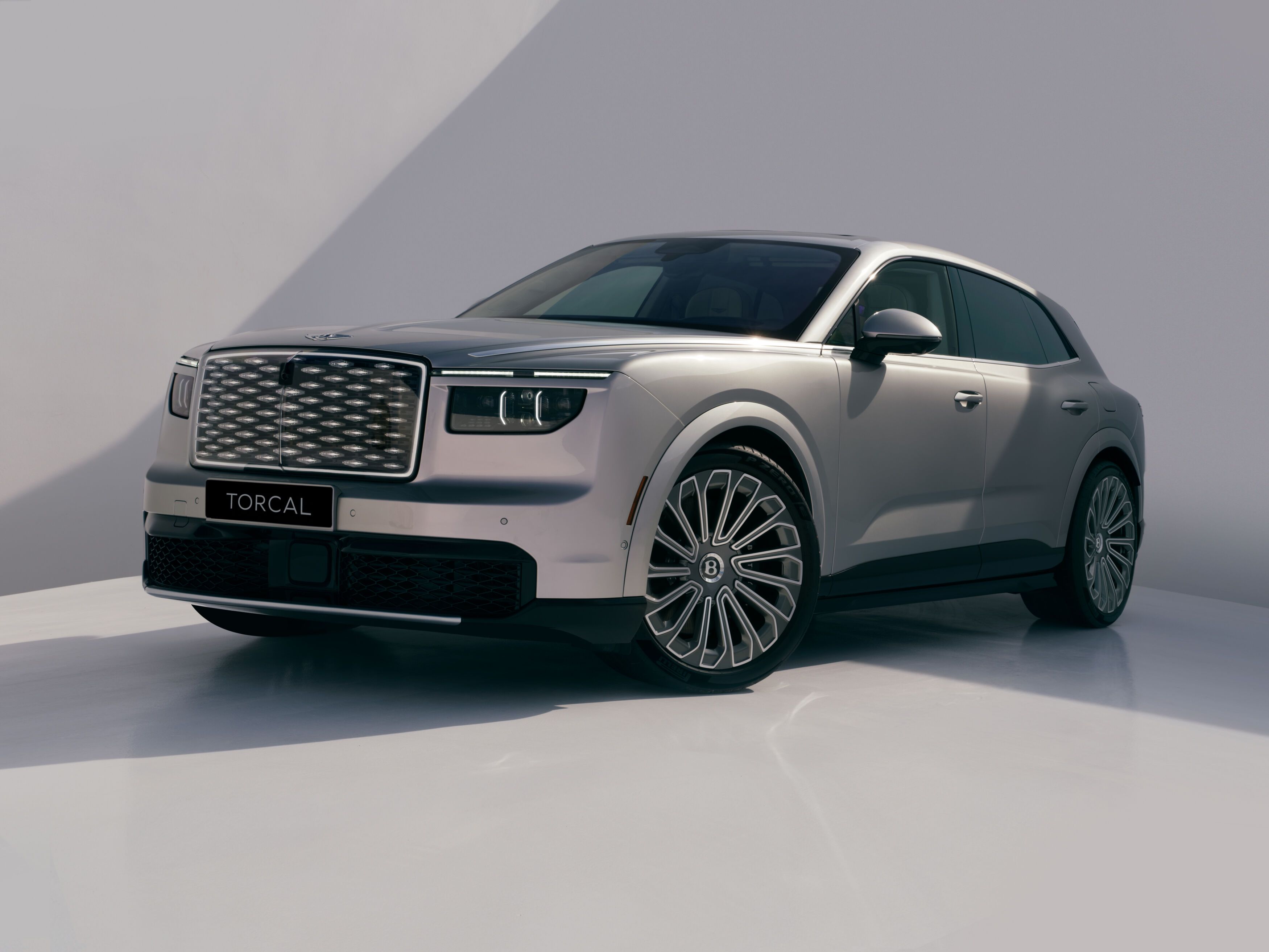 FOTO | Bentley intră în arena electrică cu Torcal, un super-SUV care rivalizează cu Range Rover Electric - Poza 1