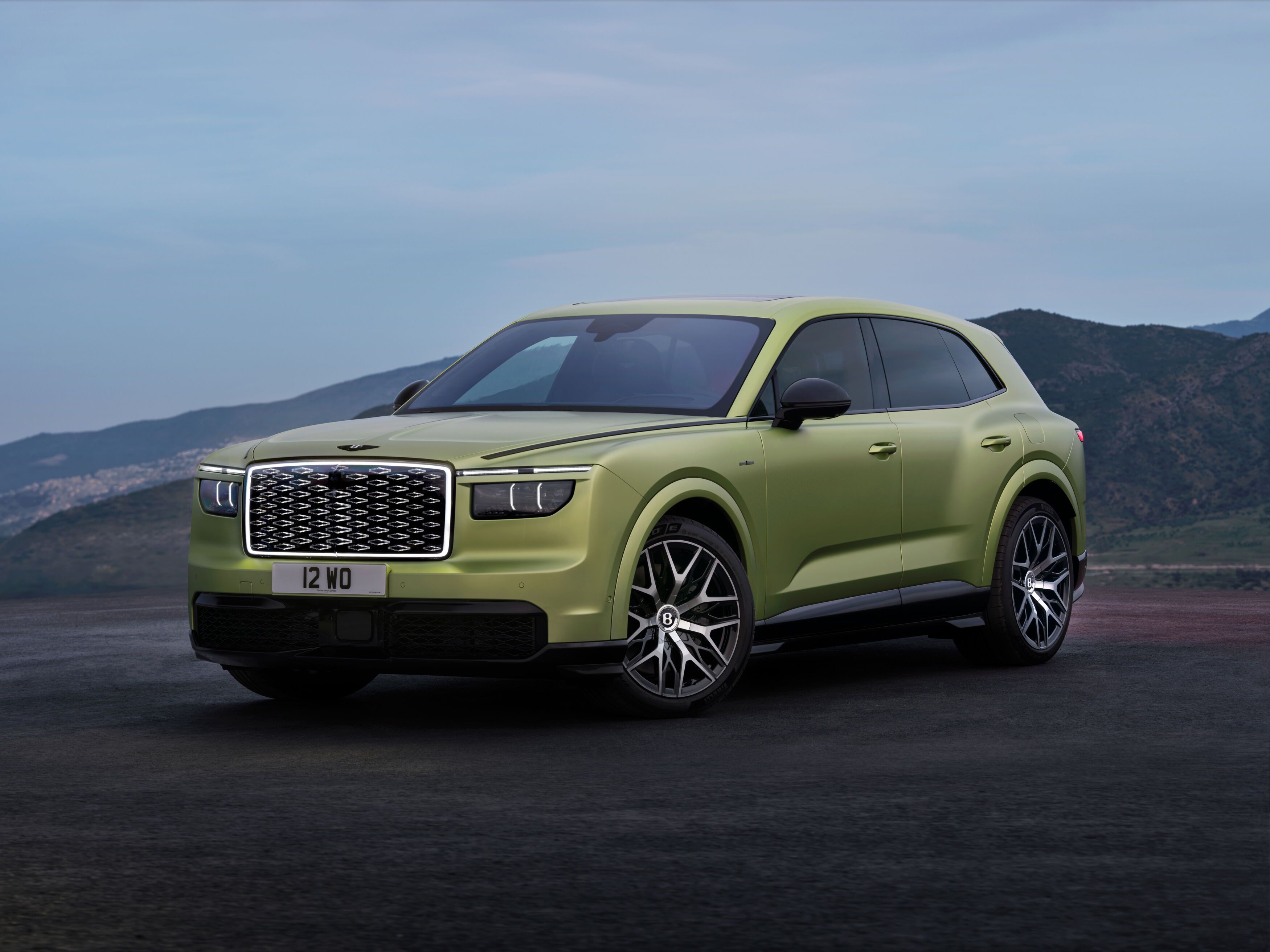 FOTO | Bentley intră în arena electrică cu Torcal, un super-SUV care rivalizează cu Range Rover Electric - Poza 4