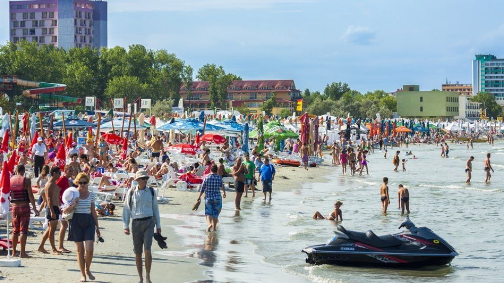Peste 80% dintre romanii cu tichete de vacanta vor la mare