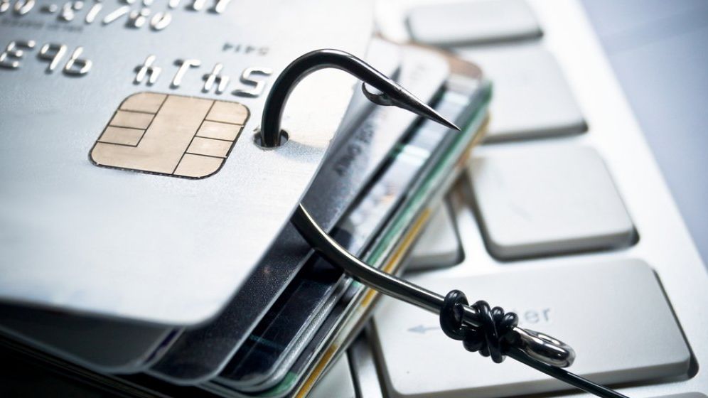 Ce trebuie sa stii ca sa nu ti se fure banii de pe card: Detaliul de la tastatura bancomatului