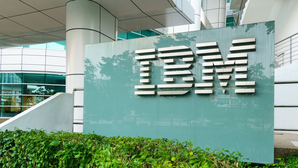 IBM construieste o platforma blockchain destinata tranzactiilor financiare ale IMM-urilor