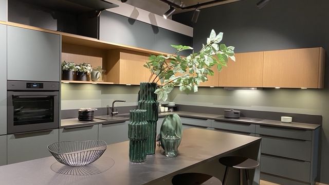 Cât costă să ai o bucătărie românească mobilată în stil nemțesc? GALERIE FOTO cu mobila de lux a germanilor de la Nolte