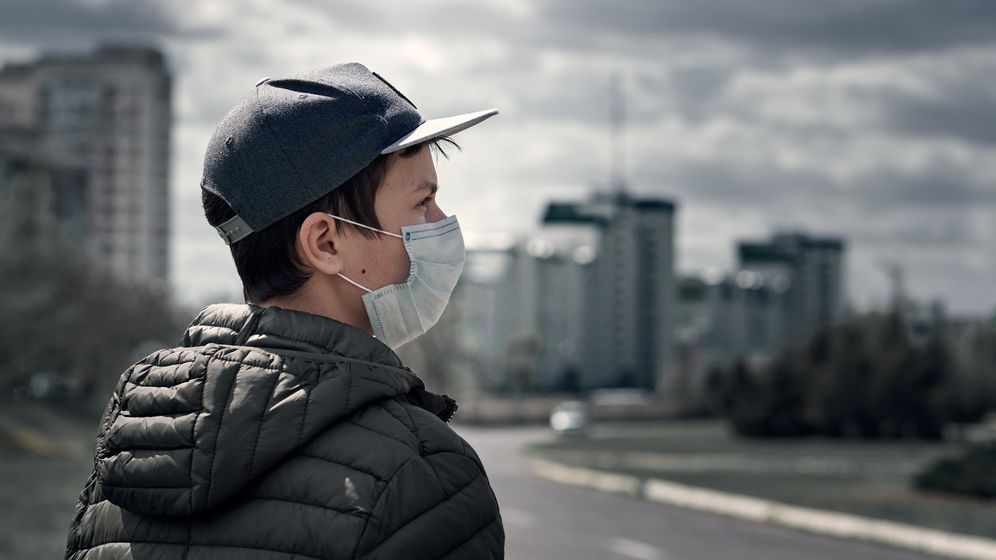 Provocările aduse de pandemie pentru copii și adolescenți. Ce efecte aduce lipsa contactului fizic cu prietenii și colegii de școală