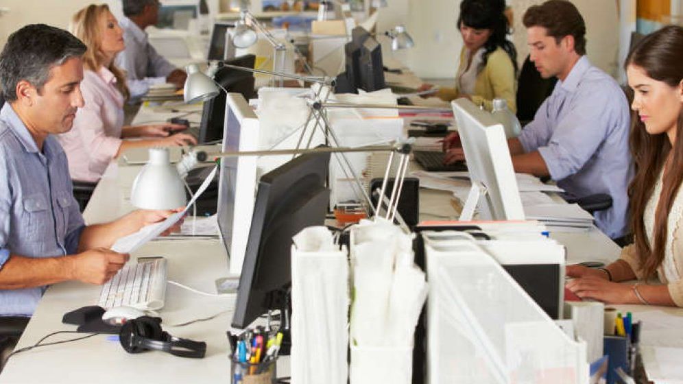 Un sfert dintre angajaţi preferă să lucreze în continuare de acasă