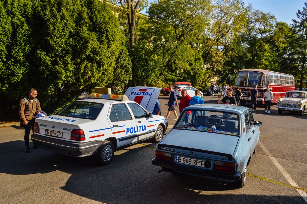 GALERIE FOTO | Mașinile comunismului au făcut baie de mulțime la Operă - Imagine 18