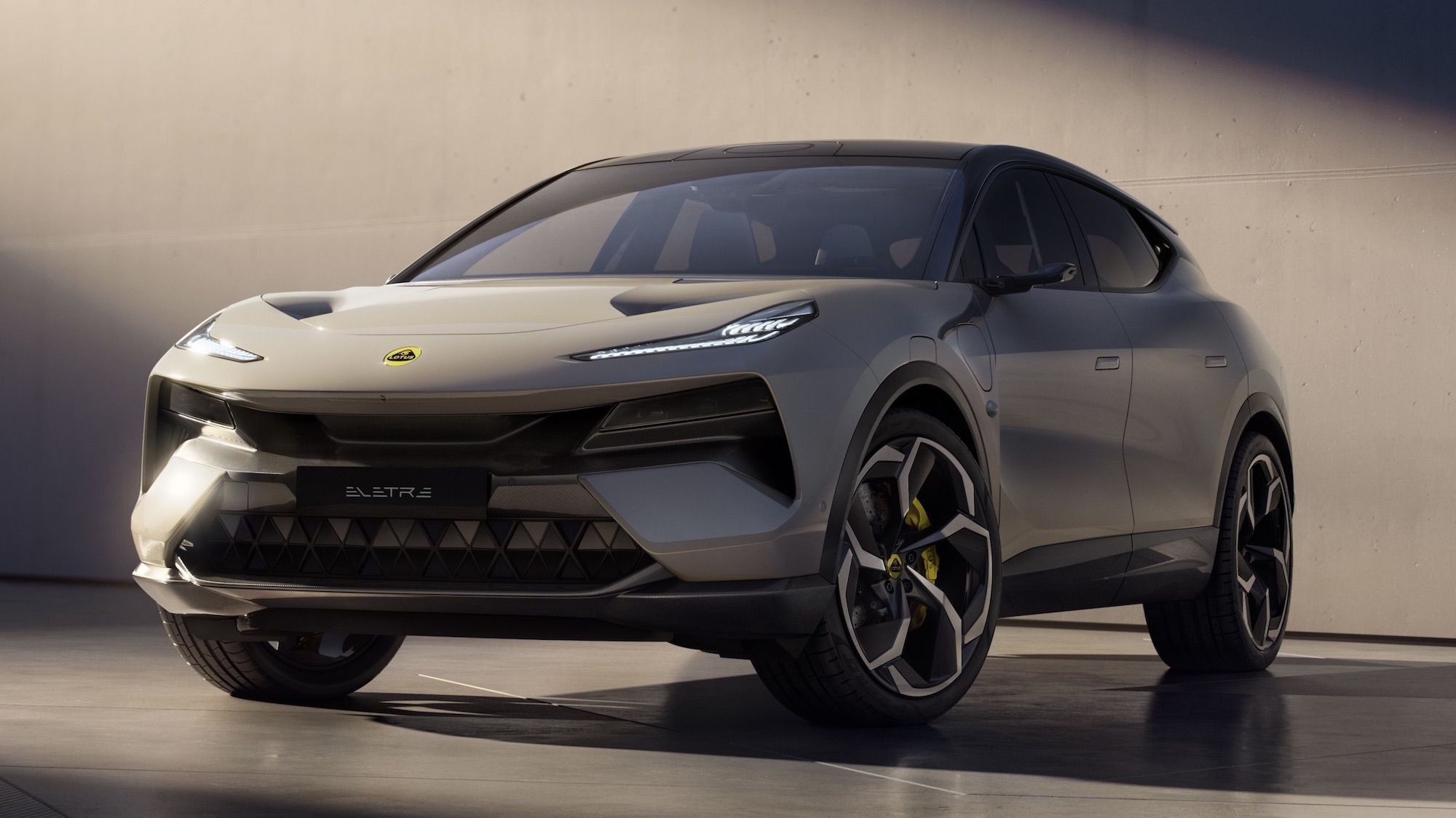 Lotus a lansat SUV-ul electric care se luptă cu Porsche și Lamborghini