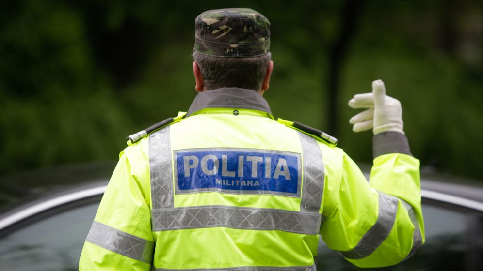 O petrecere de Valentine`s Day a fost întreruptă de polițiști