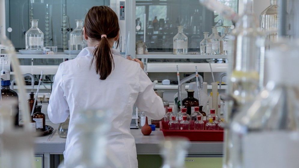 Suceava a primit un aparat cu care poate stabili în 40 de minute prezenţa coronavirus