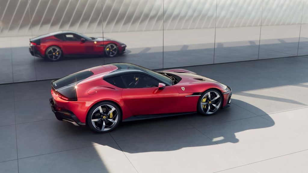 GALERIE FOTO | Ferrari a lansat un nou supercar cu motor V12 - Imagine 21