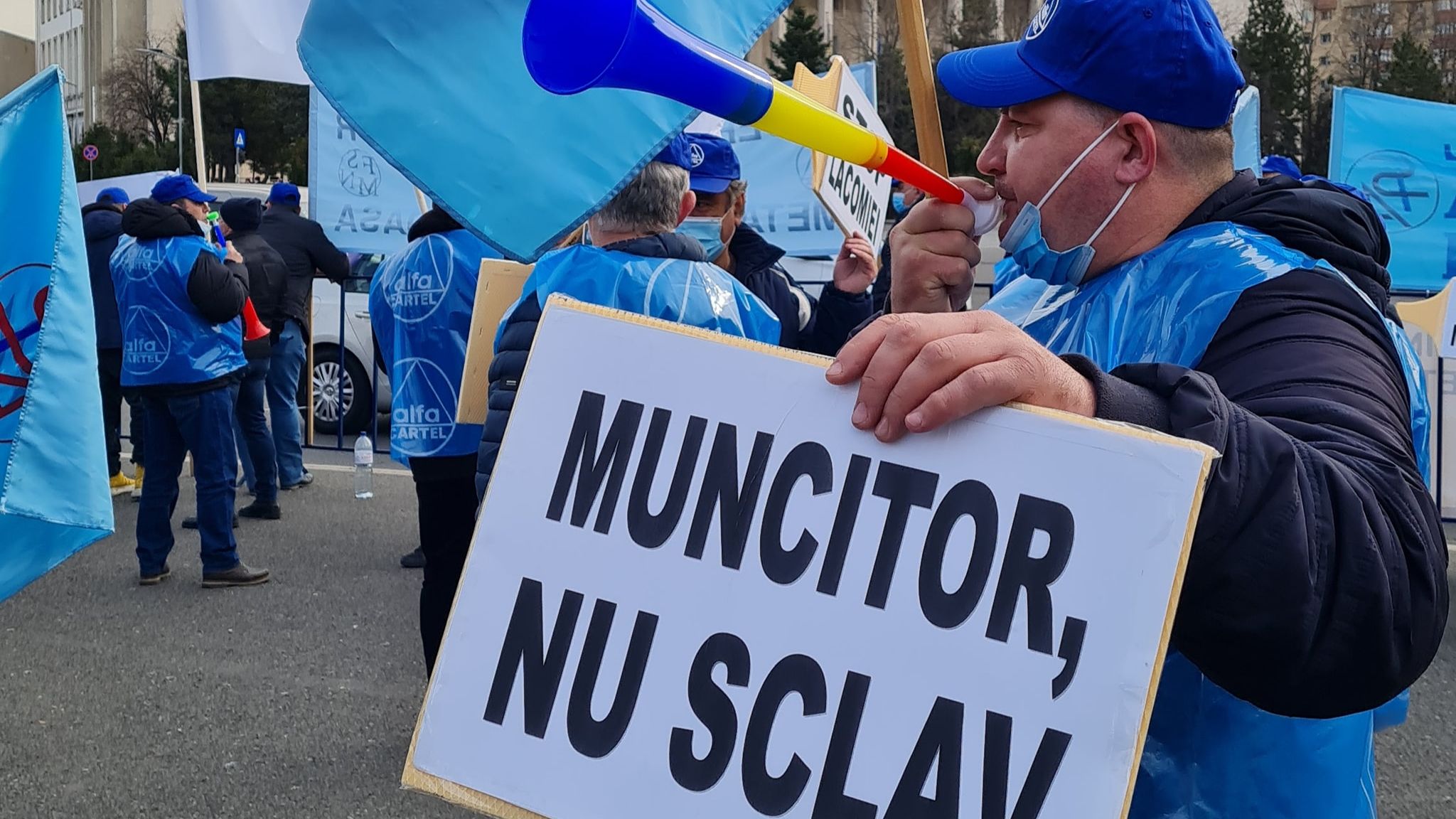 Sindicaliștii din administrația publică intră în grevă japoneză și cer salarii mai mari