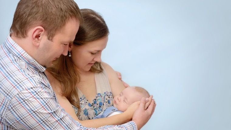 CCR: Aviz pozitiv initiativei de revizuire a Constitutiei pentru definirea familiei formata din barbat si femeie