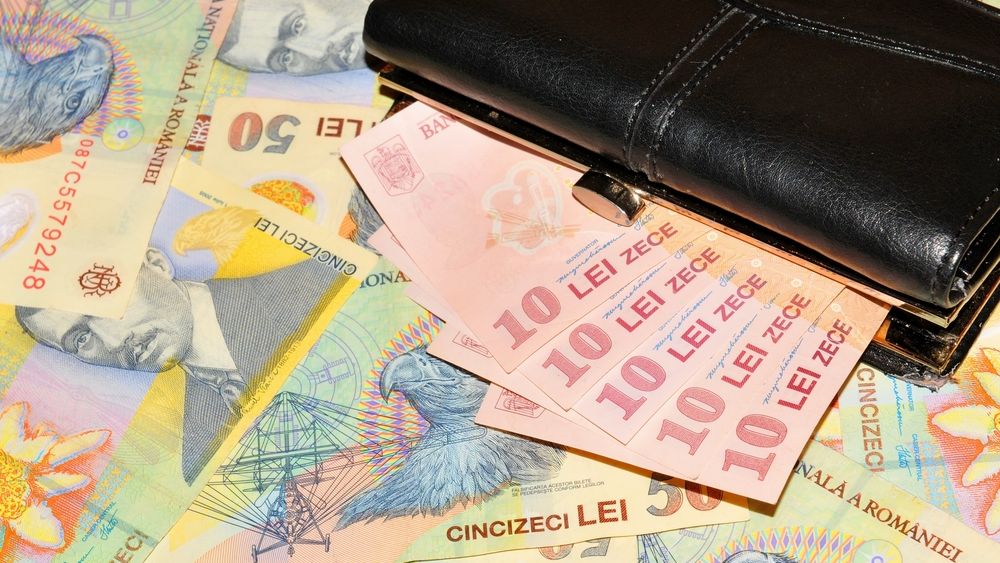 Euro se apropie de 4,59 lei, cel mai mare nivel din august 2012, ca urmare a tensiunilor politice