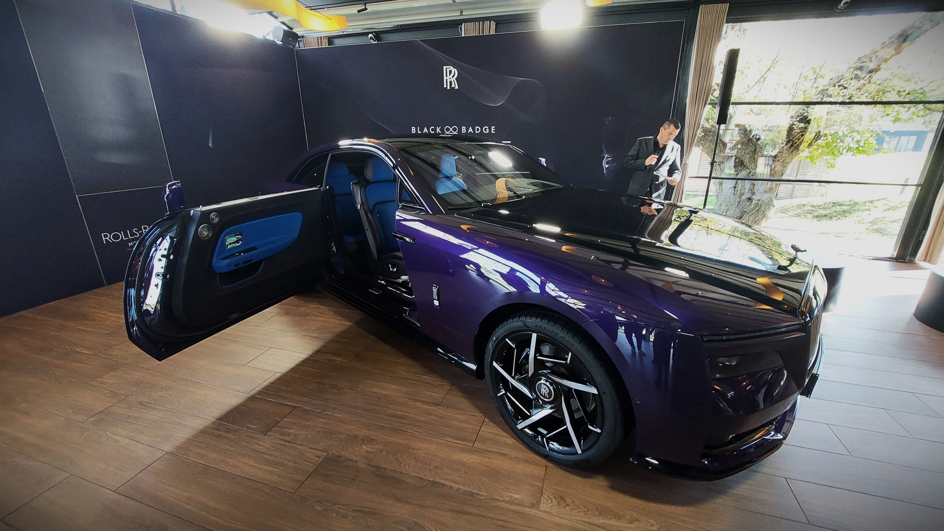 Black Badge Spectre, cel mai puternic Rolls-Royce din toate timpurile, prezentat oficial la București - Poza 4