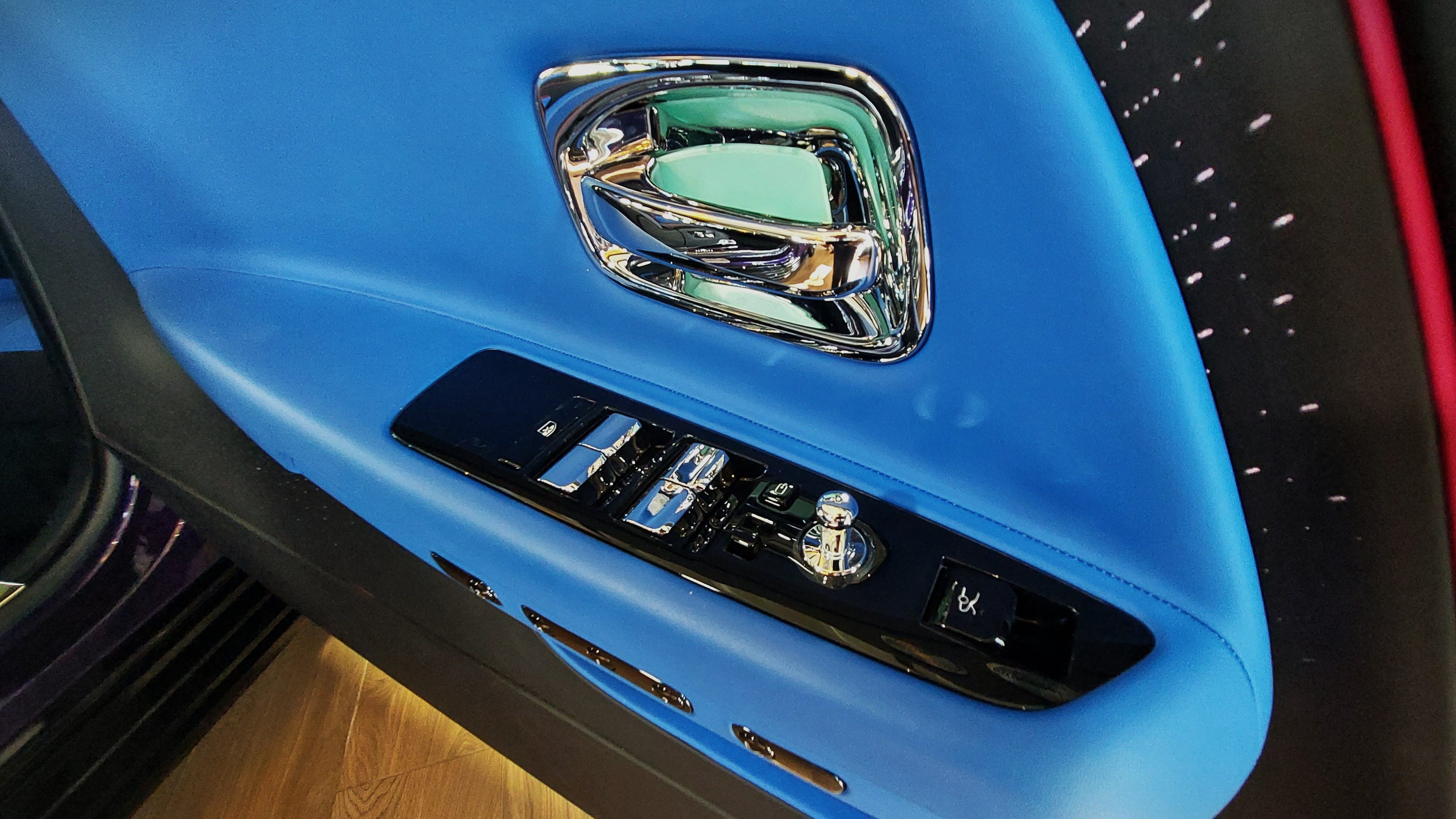 Black Badge Spectre, cel mai puternic Rolls-Royce din toate timpurile, prezentat oficial la București - Poza 8