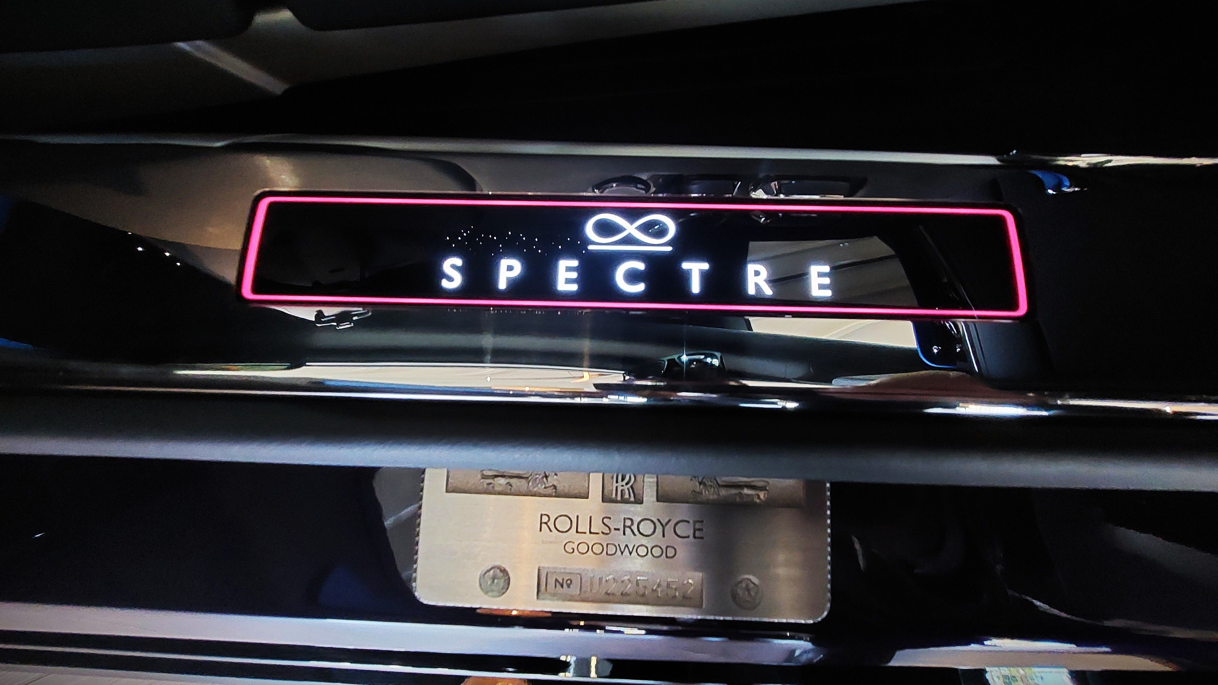 Black Badge Spectre, cel mai puternic Rolls-Royce din toate timpurile, prezentat oficial la București - Poza 6