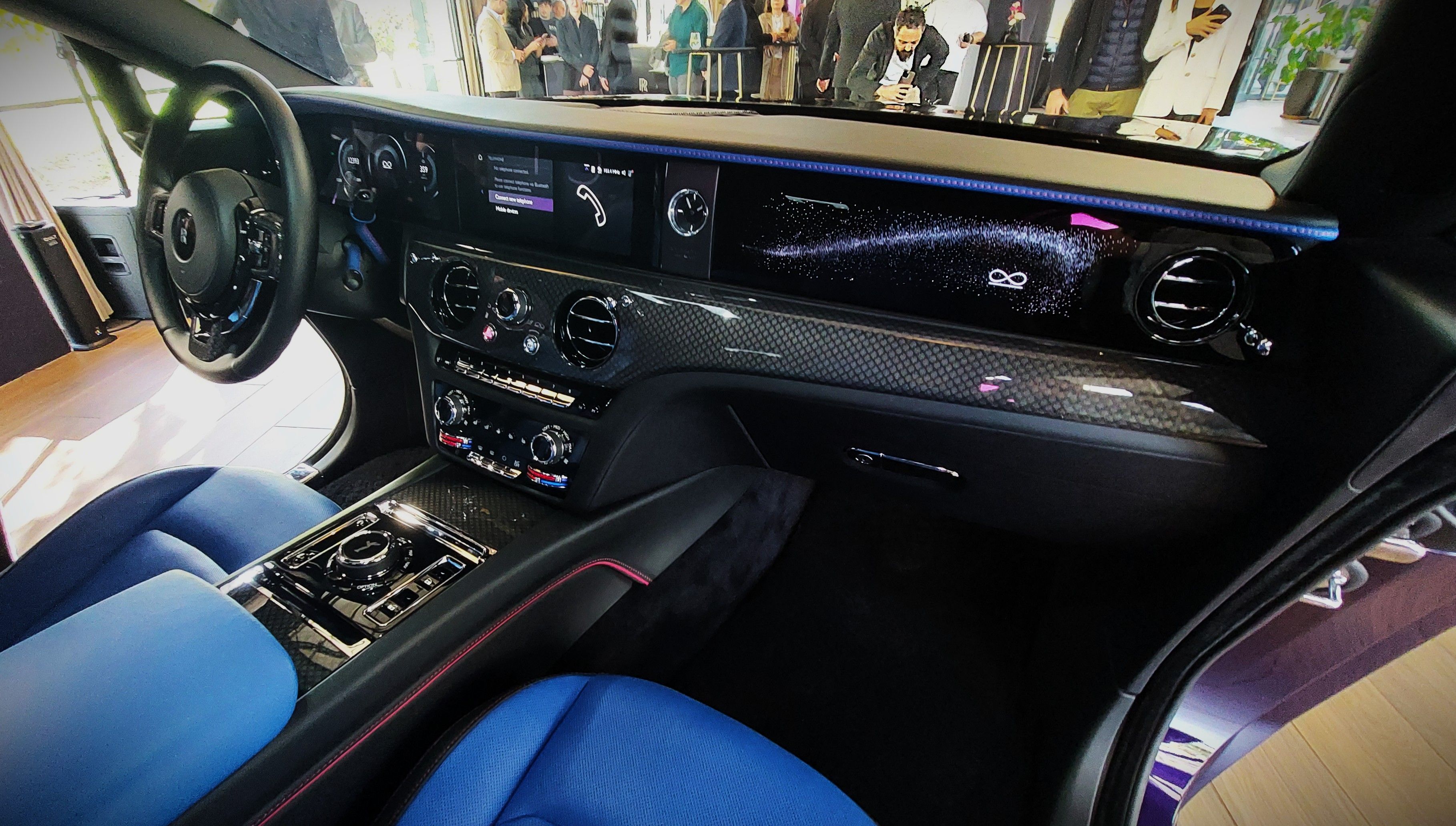 Black Badge Spectre, cel mai puternic Rolls-Royce din toate timpurile, prezentat oficial la București - Poza 5