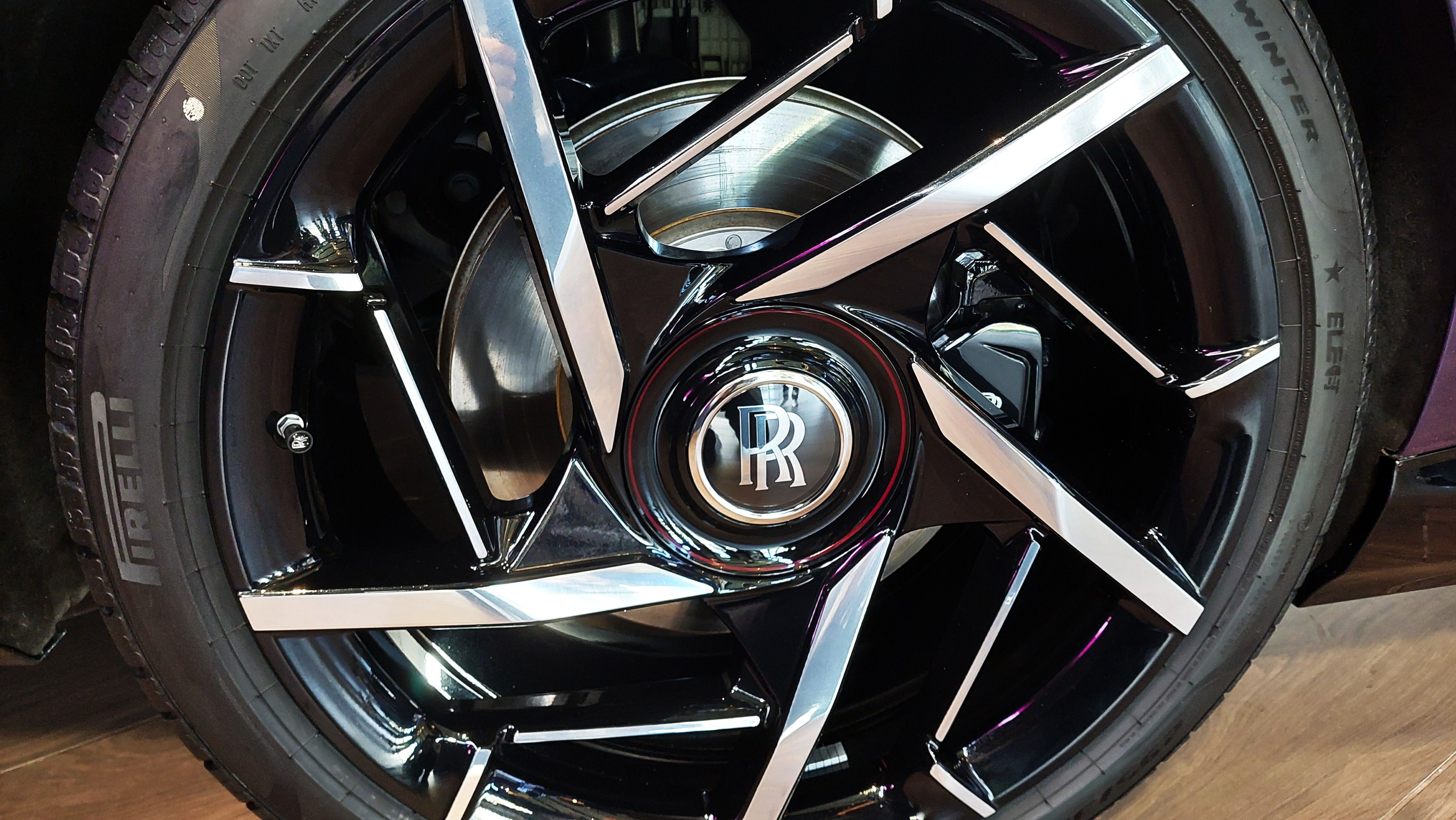 Black Badge Spectre, cel mai puternic Rolls-Royce din toate timpurile, prezentat oficial la București - Poza 17