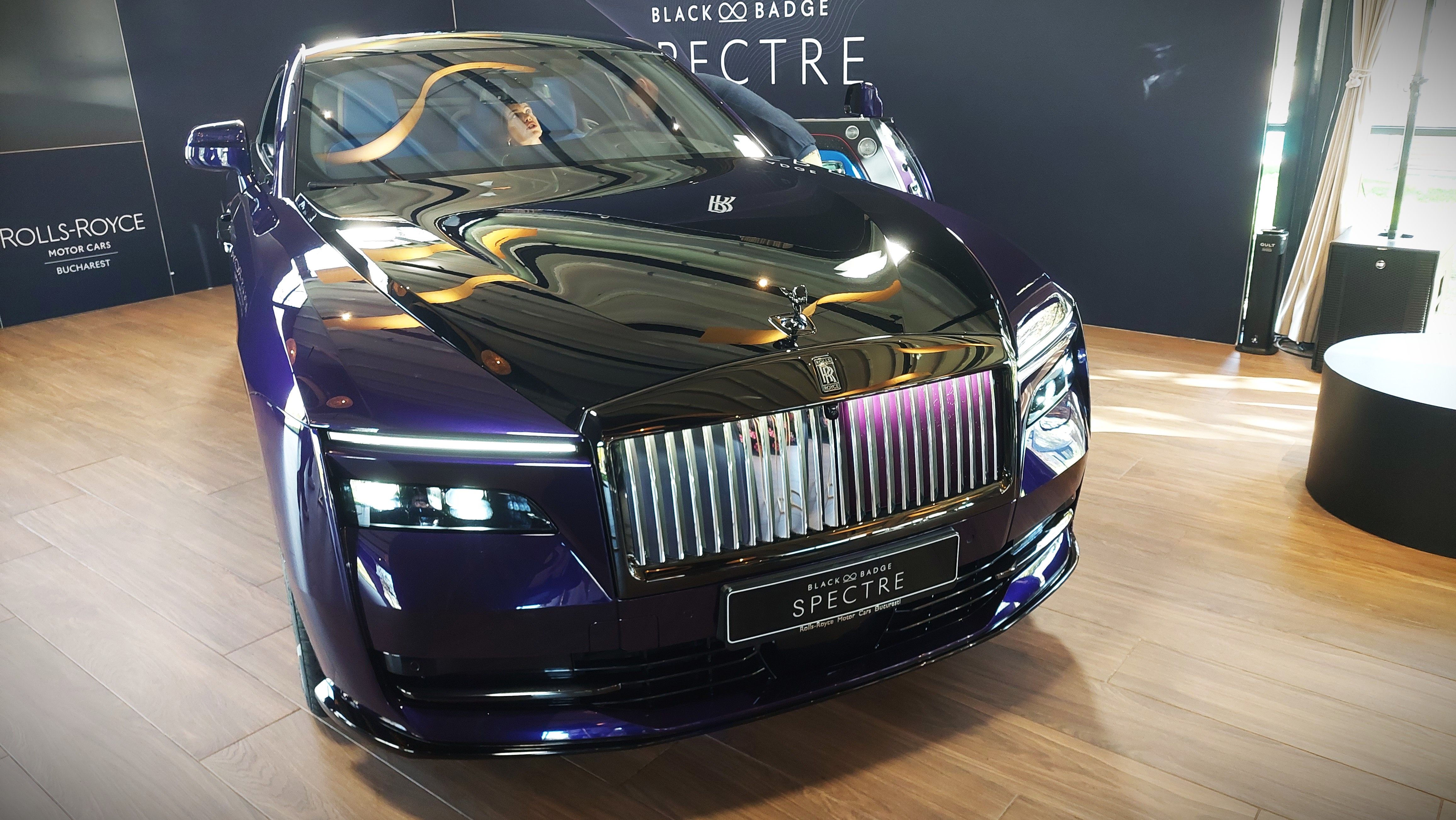 Black Badge Spectre, cel mai puternic Rolls-Royce din toate timpurile, prezentat oficial la București - Poza 2