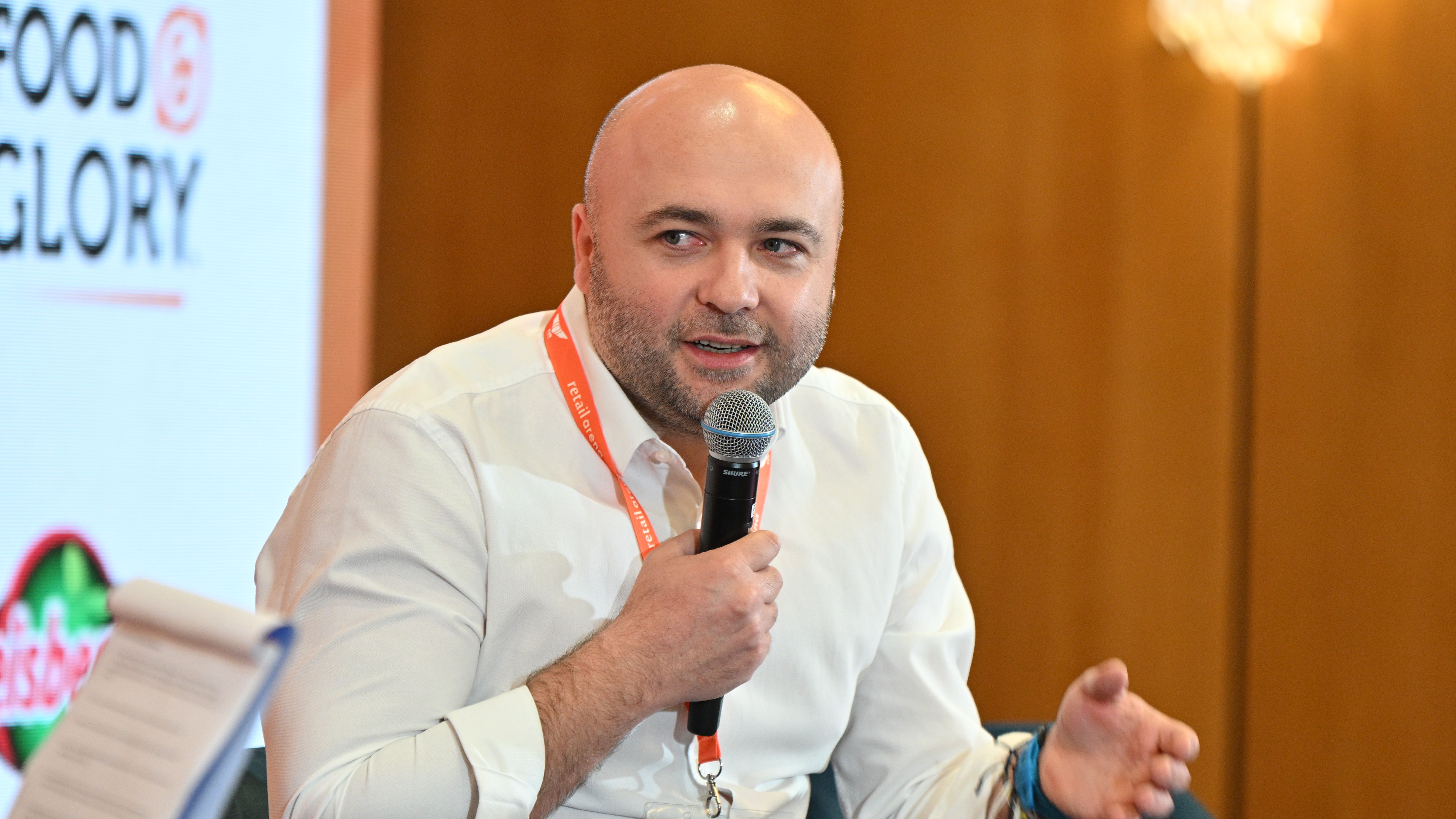 retailArena 2023. Tudor Manea, CEO eMAG: Am fost angajat la eMAG pentru că știam să șofez. Eram o companie de 23 de oameni dintre care jumătate și livrau