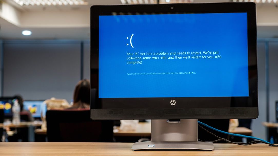 Ce trebuie să faci dacă ai fost afectat de eroarea tip „blue screen” a CrowdStrike: recomandări DNSC
