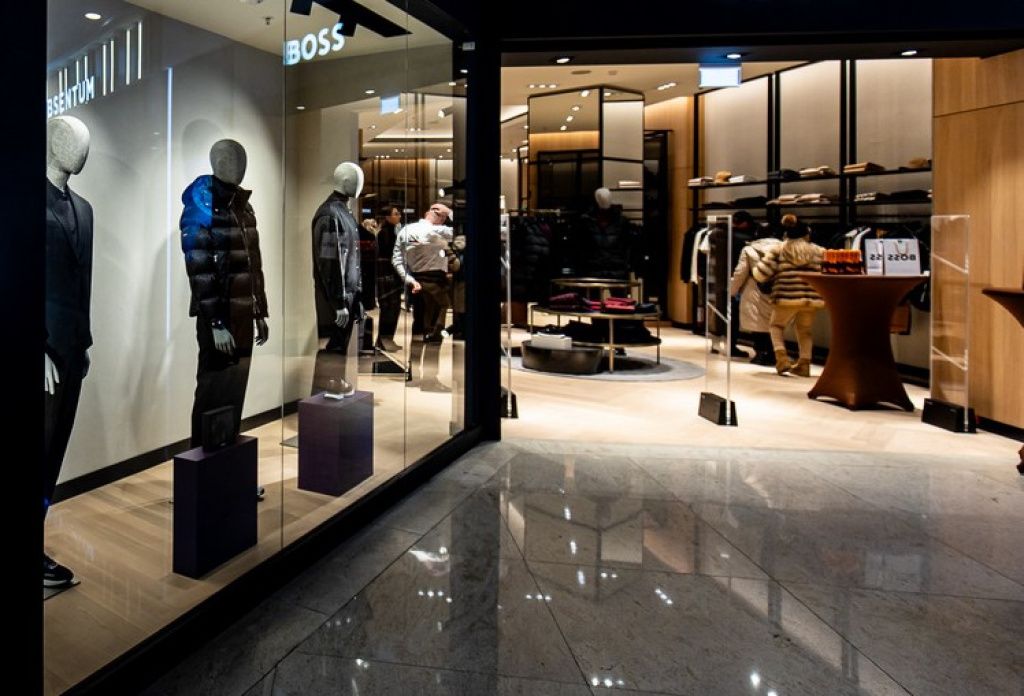 Hugo Boss deschide primul său magazin din afara Bucureștiul în Palas Iași - Imagine 1