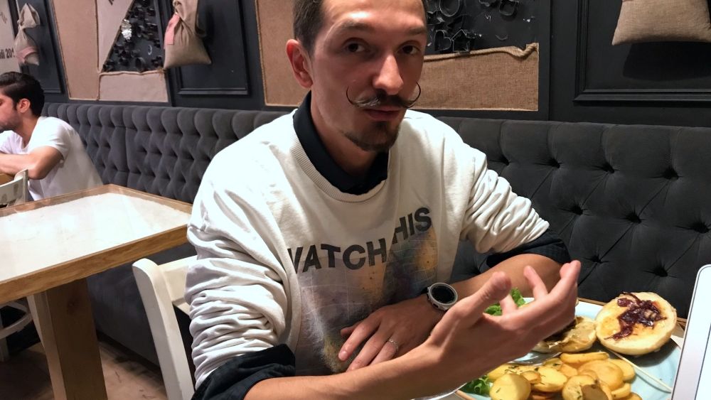 Demotivational, cu George Bonea: Online-ul romanesc? FOARTE misogin!