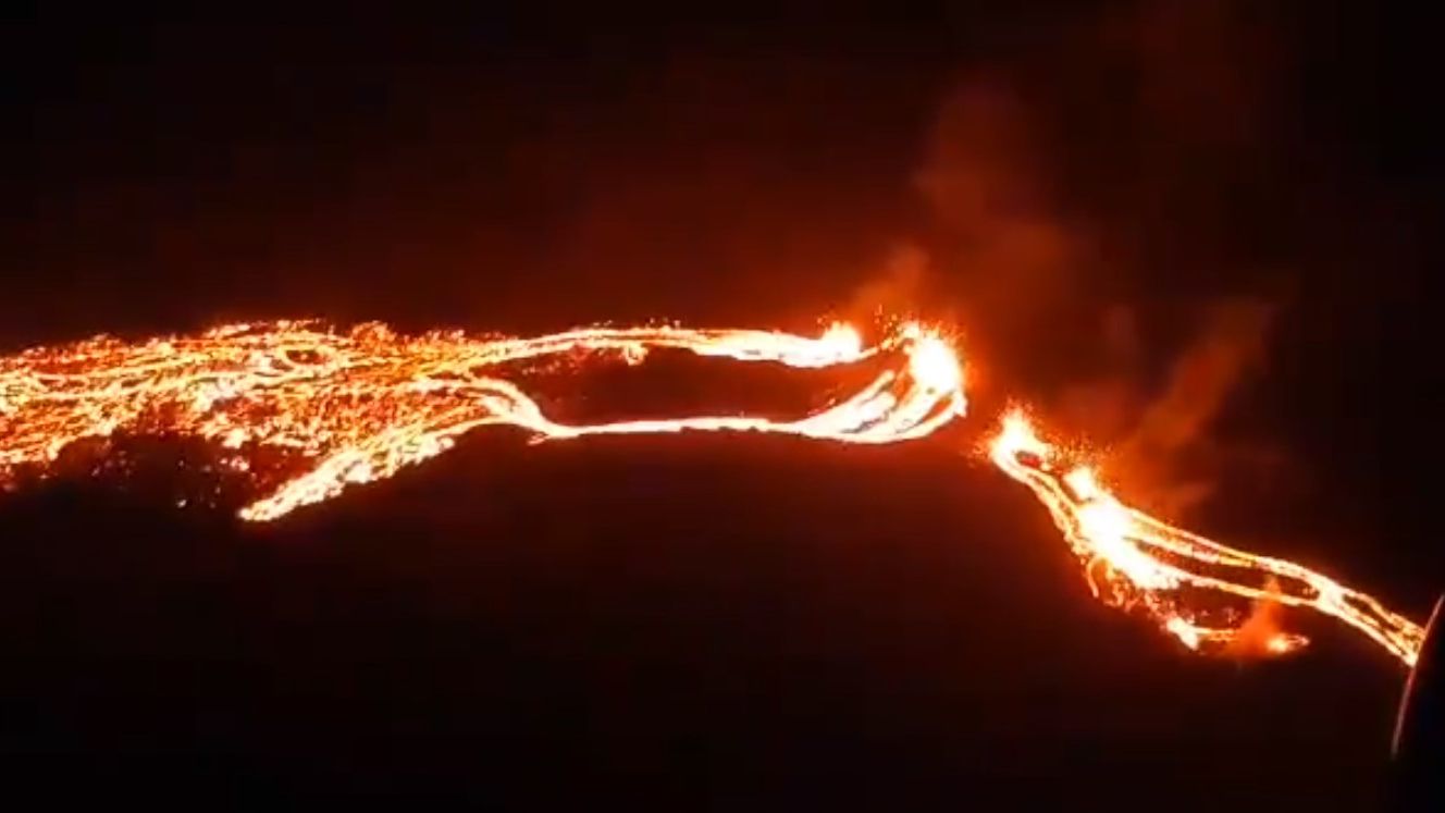 Imagini spectaculoase cu erupția unui vulcan de lângă capitala Islandei