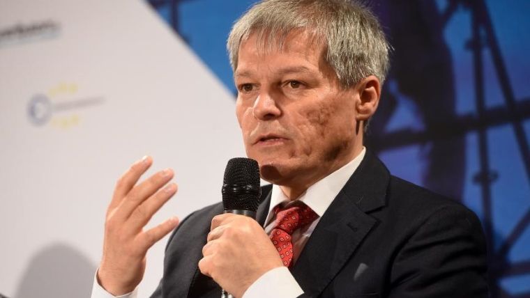 "Profesori motivati in scoli defavorizate": Programul de 25 de milioane de euro anuntat de Dacian Ciolos