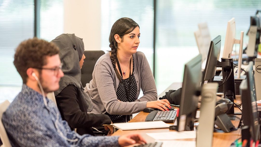 Țara care obligă companiile să-ți răspundă în maxim 3 minute când suni în call-center