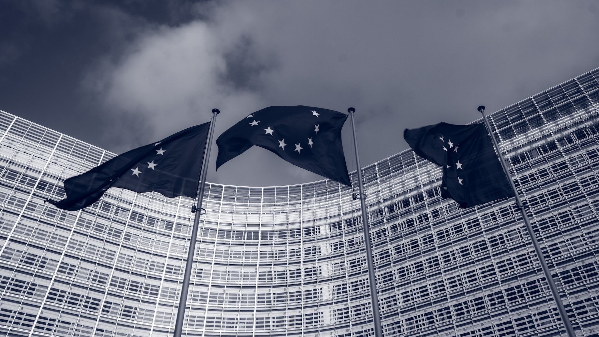 Reforma pieței carbonului a fost aprobată de statele UE. Vor fi afectate mai ales aviația, transporturile maritime și industria cimentului.