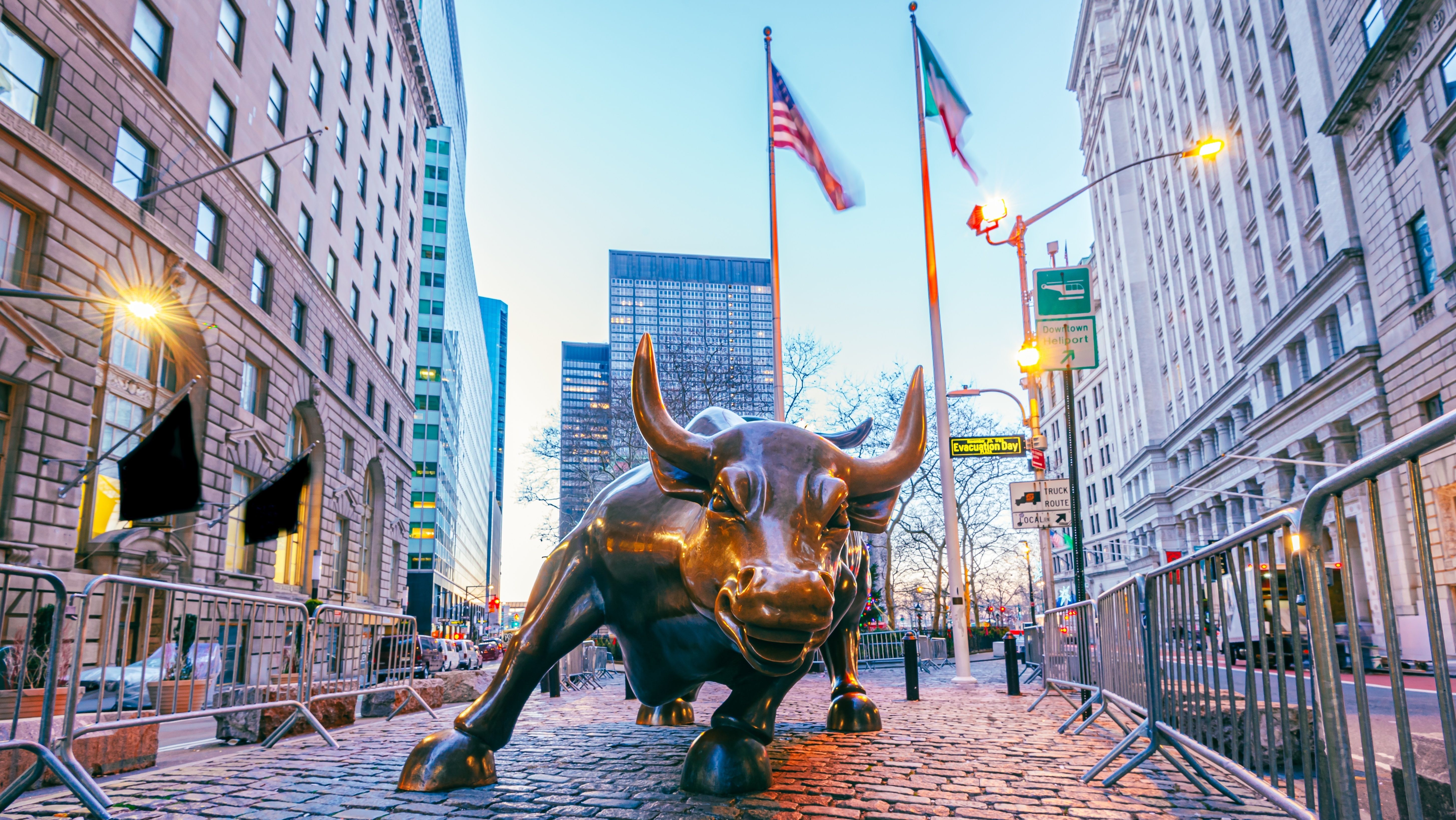 Niciun gigant de pe Wall Street nu anticipează scăderi pe burse în 2026. Toate marile bănci americane văd creșteri