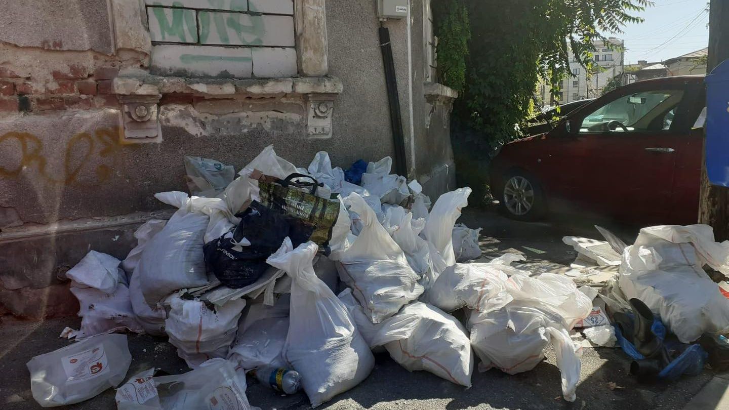 Gunoiul, problema Bucureștiului în 2021: Cât ar putea să coste ridicarea unei pubele