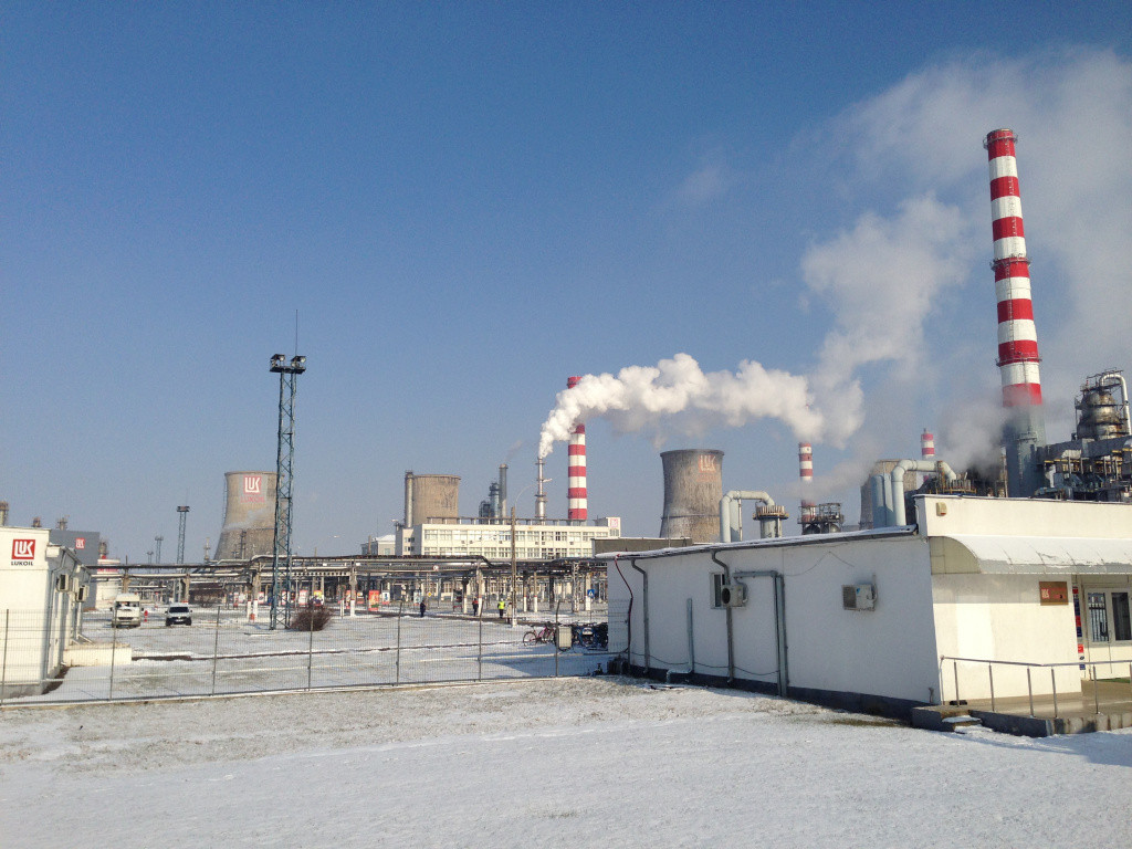 Rafinăria Petrotel Lukoil de la Ploiești intră în insolvență. Câți angajați vor fi păstrați