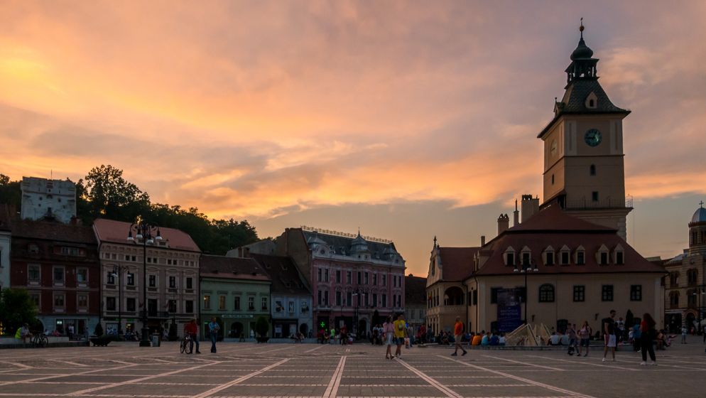 Brașovul renunță la artificii de Revelion pentru animale: Piața Sfatului va străluci cu lasere, nu cu focuri de artificii