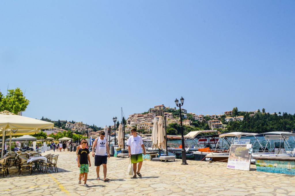Sivota, zona de promenadă de la malul apei.