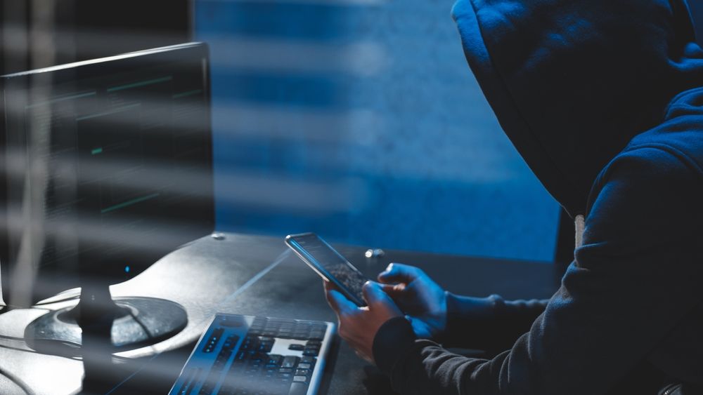 DIICOT a reținut un român care spiona obiectivele militare NATO din România