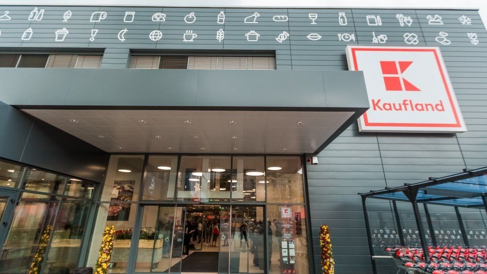 Clientii Kaufland reclama ca au gasit produse expirate, alimente cu denumiri inselatoare si diferente intre preturi