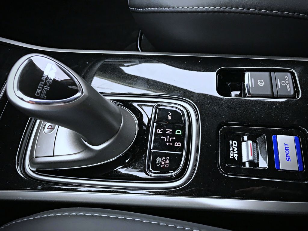 Mitsubishi Outlander PHEV - Imagine 19