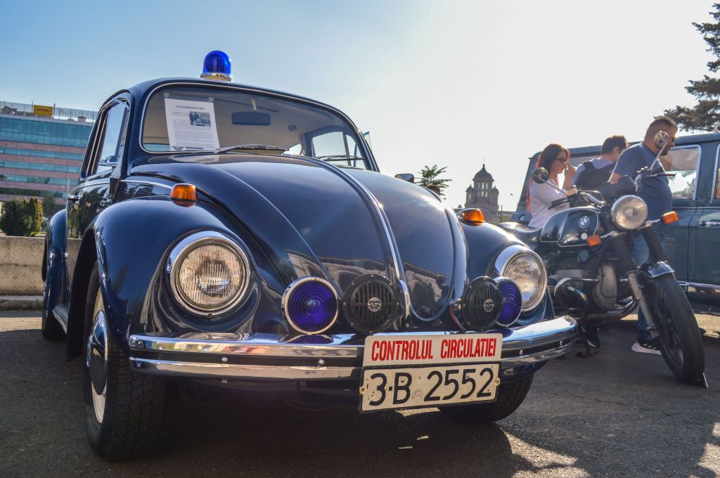 GALERIE FOTO | Mașinile comunismului au făcut baie de mulțime la Operă - Imagine 40