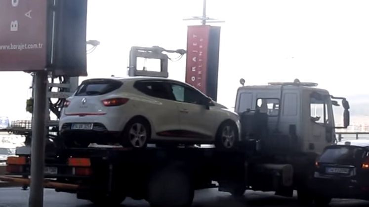 Turcia a gasit o metoda rapida pentru a ridica masinile parcate neregulamentar