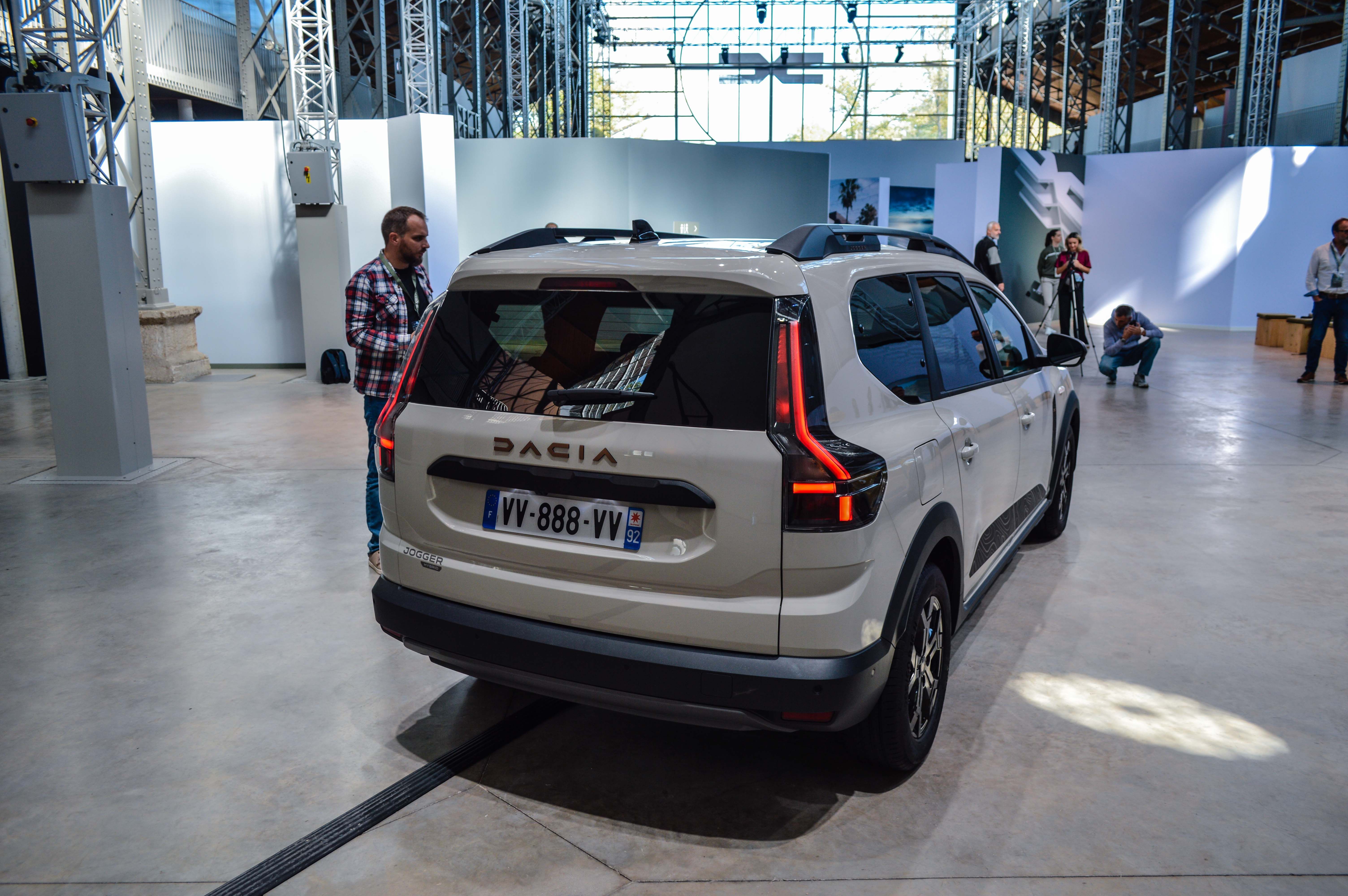 FOTO | Dacia aduce noutăți în bloc pentru toate modelele. Ce este nou la Sandero, Logan, Spring și Jogger și ce se schimbă la Duster și Bigster - Poza 14