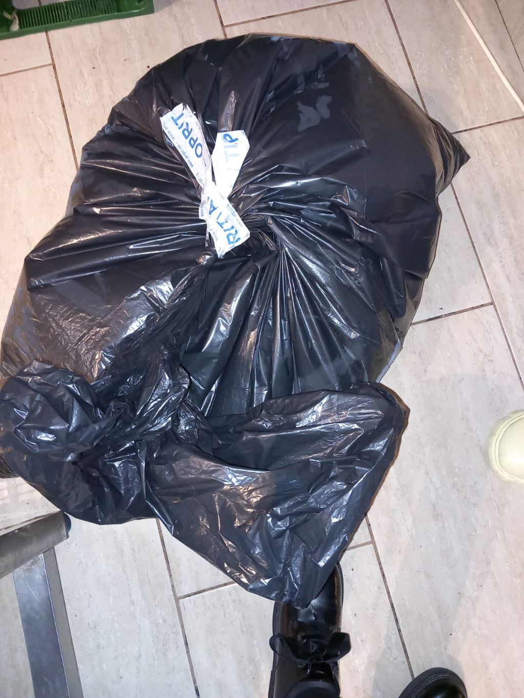 [FOTO] Piedone, în razie la Gara de Nord. Au fost închise majoritatea magazinelor - Imagine 4