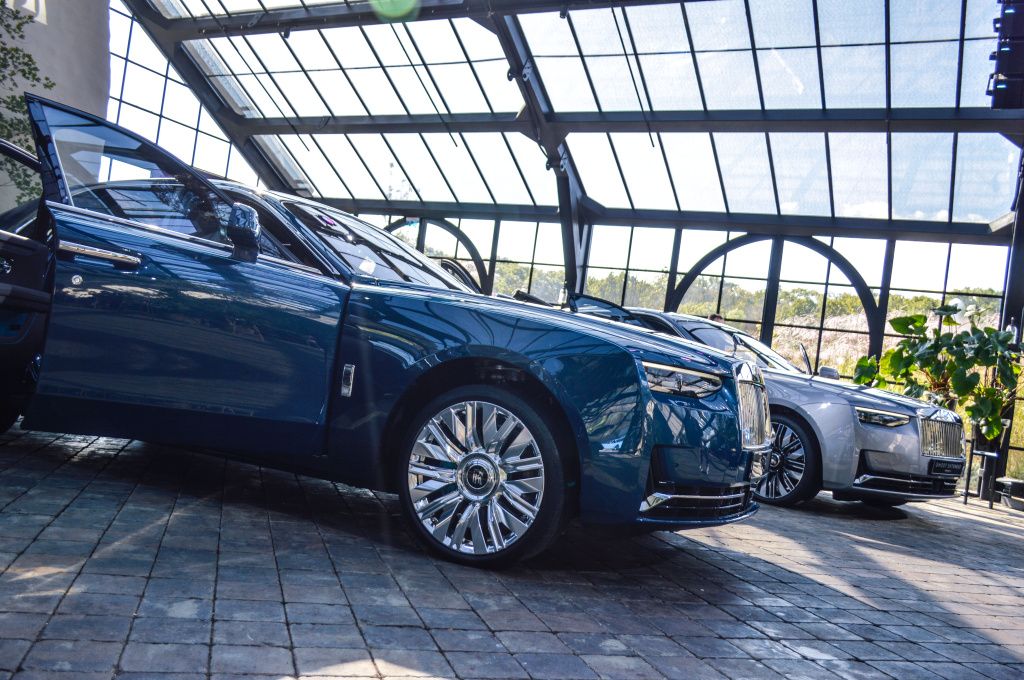GALERIE FOTO | Rolls-Royce aduce mai multe premiere europene importante la București - Imagine 11